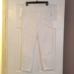 White Capri pants